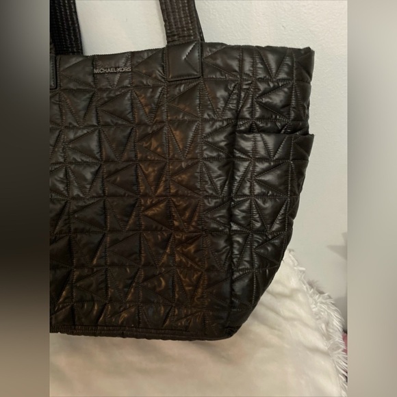 Michael Kors Winnie Quilted Nylon Black Large Tote 35TOUW4T3C - Picture 3 of 12